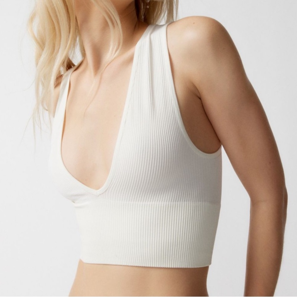 Urban Outfitters Out from Under Hailey Seamless Plunge Bra Top